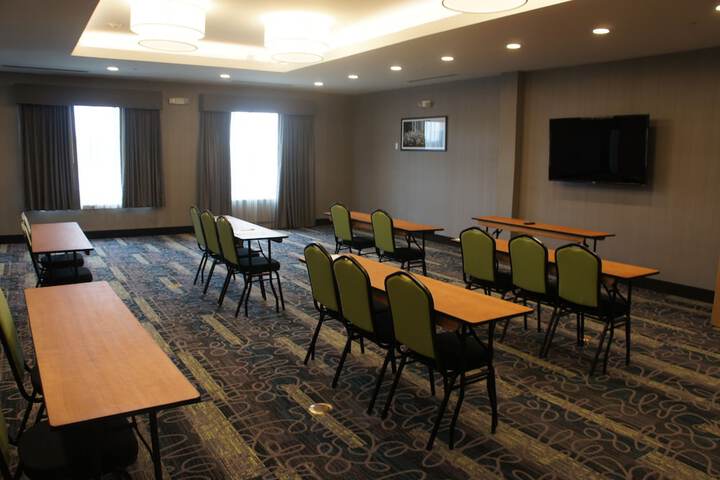 La Quinta Inn & Suites by Wyndham West Memphis
