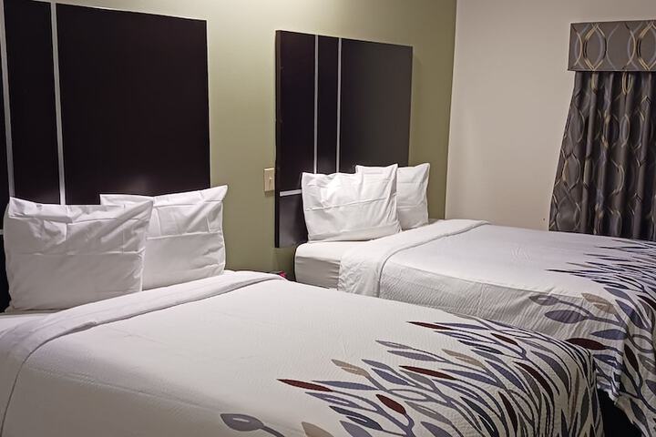 Room 5 of 10