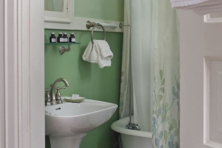 Albemarle Inn