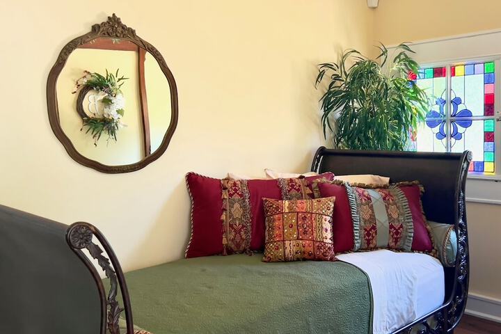 Benefield House Bed & Breakfast