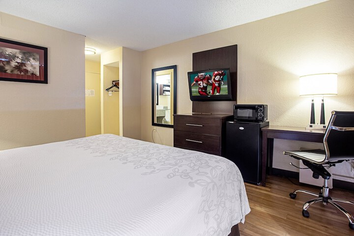 Red Roof Inn PLUS+ Wichita East