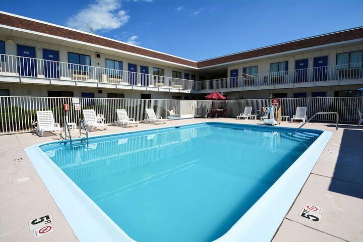 Pool 7 of 27