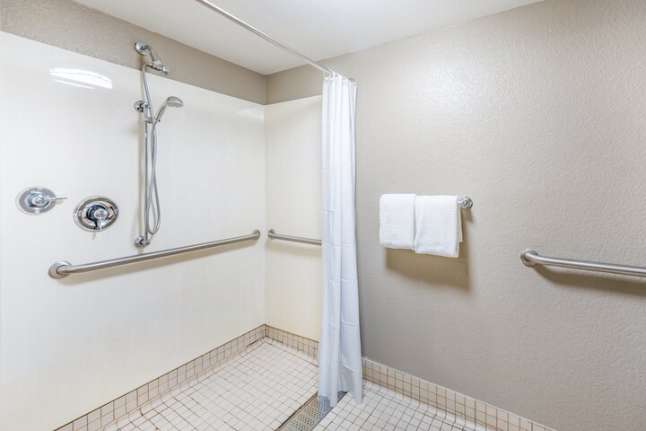Room 8 of 28