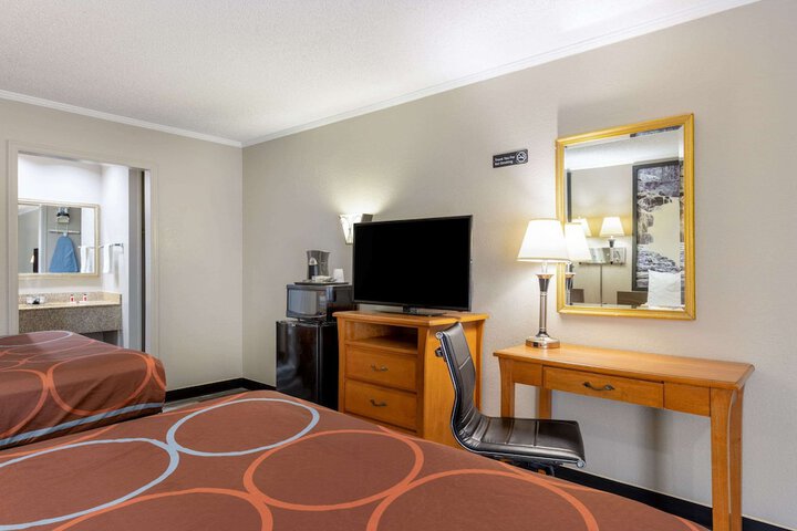 Room 25 of 43
