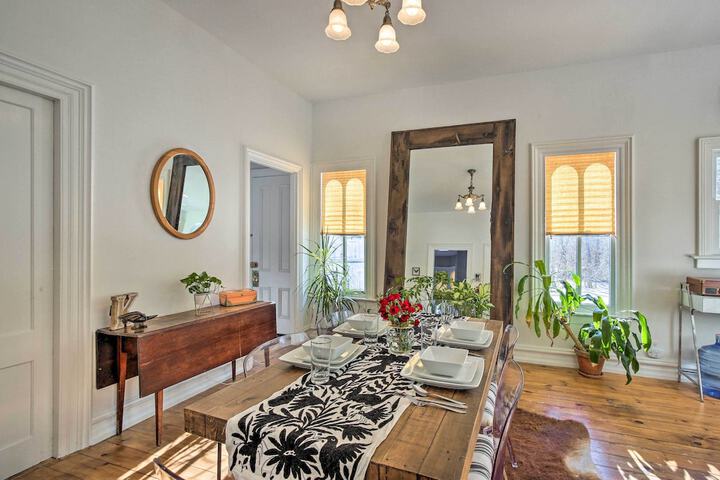 Walk to Downtown: Pet-friendly Millerton Home!
