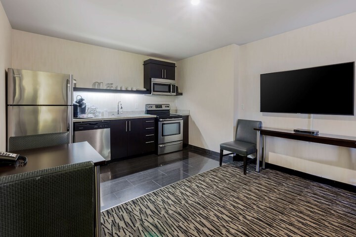 C Hotel by Carmens BW Premier Collection