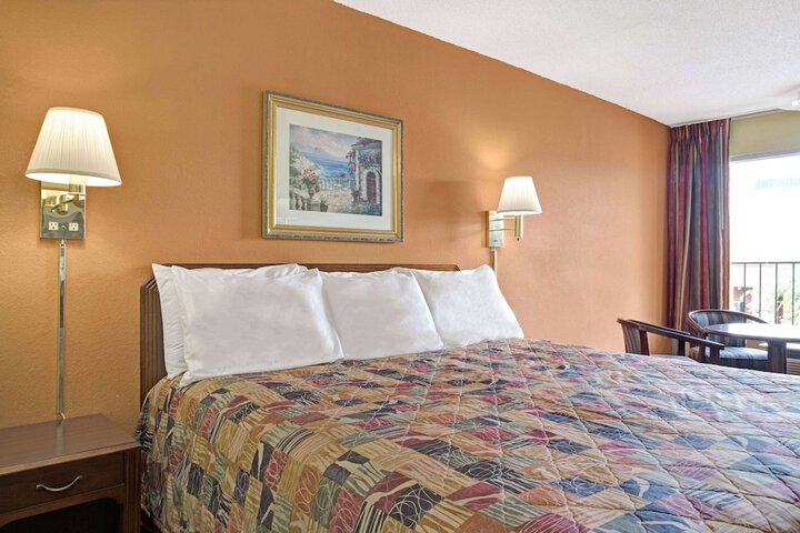 Room 16 of 16