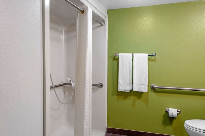 Room 28 of 41