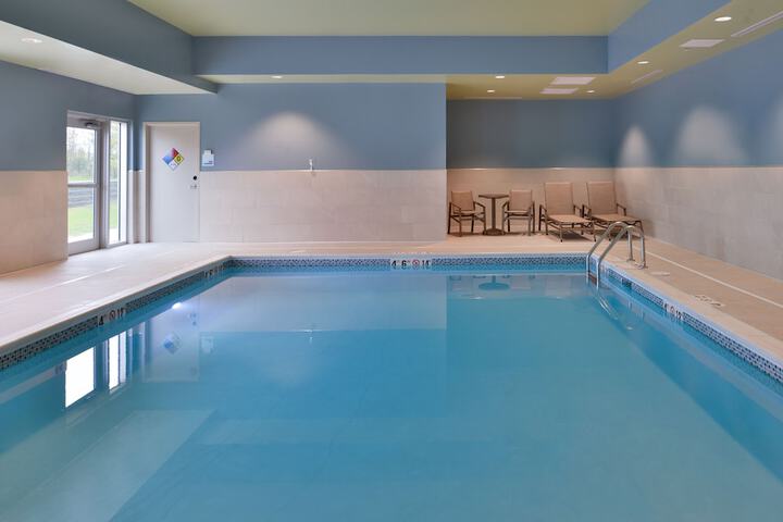 Holiday Inn Express & Suites Marshalltown by IHG