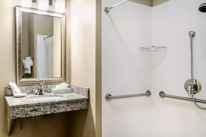 MainStay Suites Hackberry Sportsmans Lodge