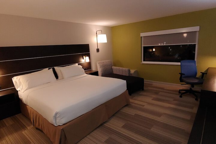 Room 16 of 25