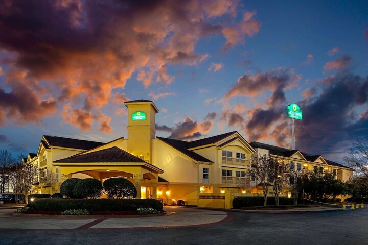 Hotel 7 of 34