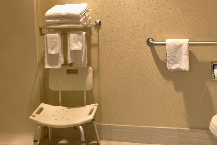 Quality Inn & Suites Brooks Louisville South