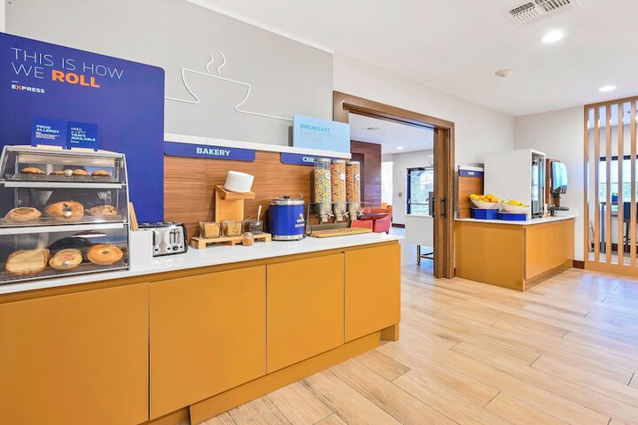 Holiday Inn Express Palestine by IHG