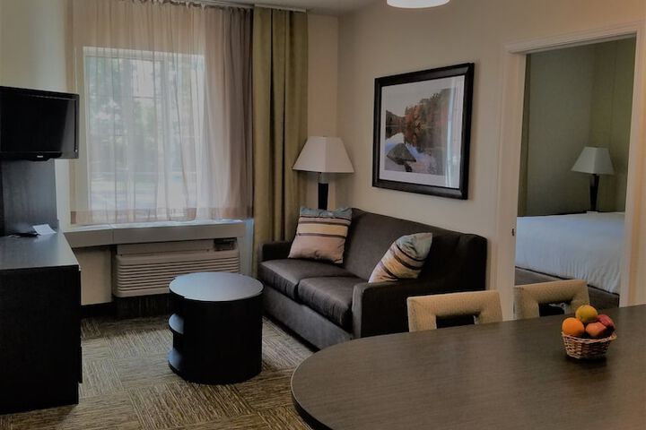 Room 27 of 38