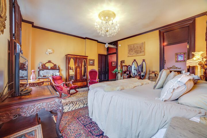 Vintage Apartment in Historic Downtown La Porte