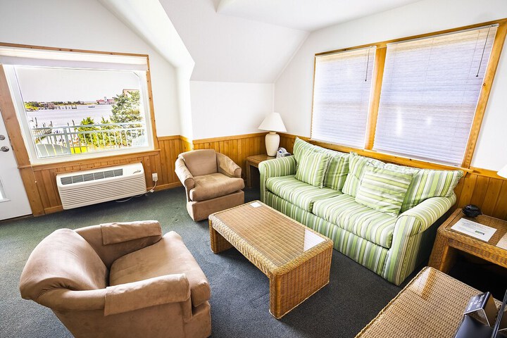 Ocracoke Harbor Inn