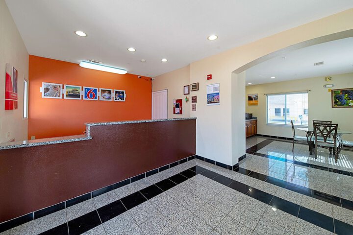 Motel 6 Rhome TX