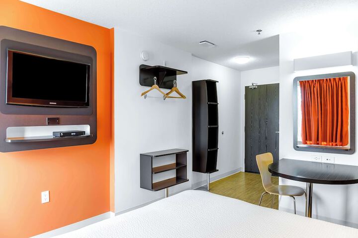 Room 12 of 25