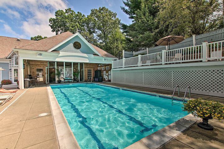 Lovely Norwich Villa on Golf Course w / Amenities!