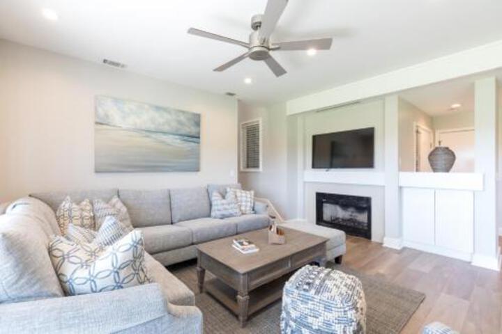 4989 Turtle Point Villa by RedAwning
