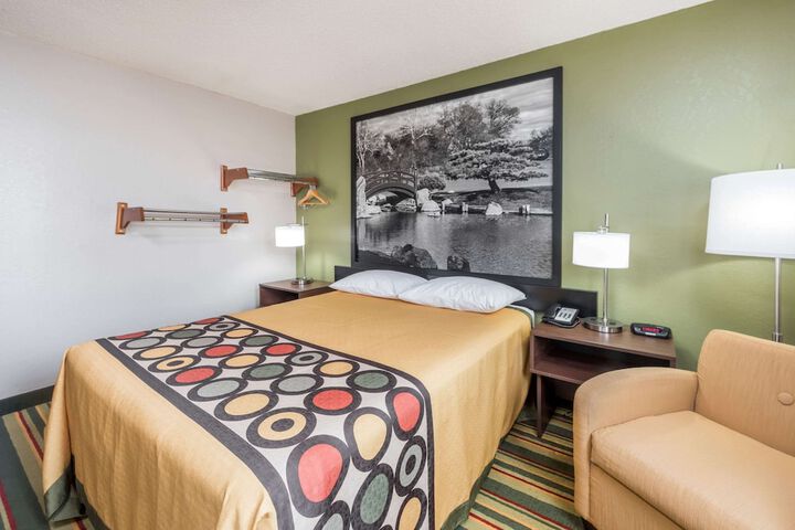 Room 7 of 14