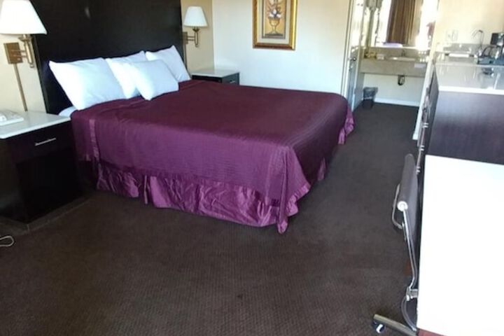 Room 12 of 34