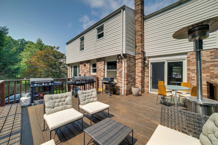 Charming Vacation Rental: 15 Mi to Pittsburgh