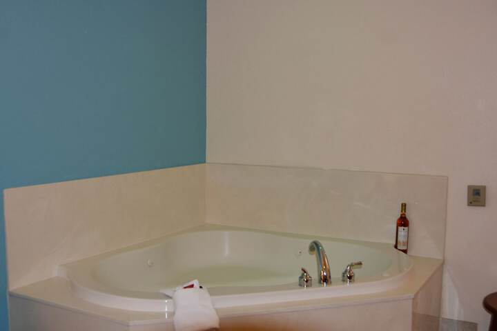 Room 32 of 48
