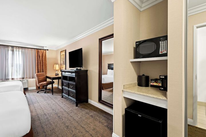 Room 15 of 38