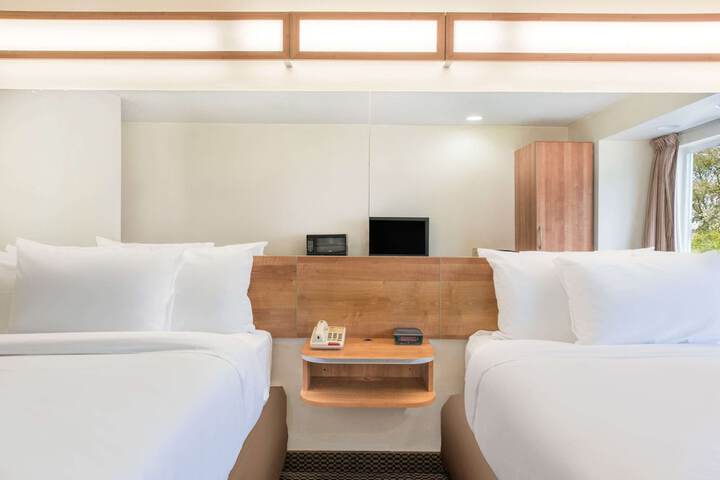 Room 9 of 16