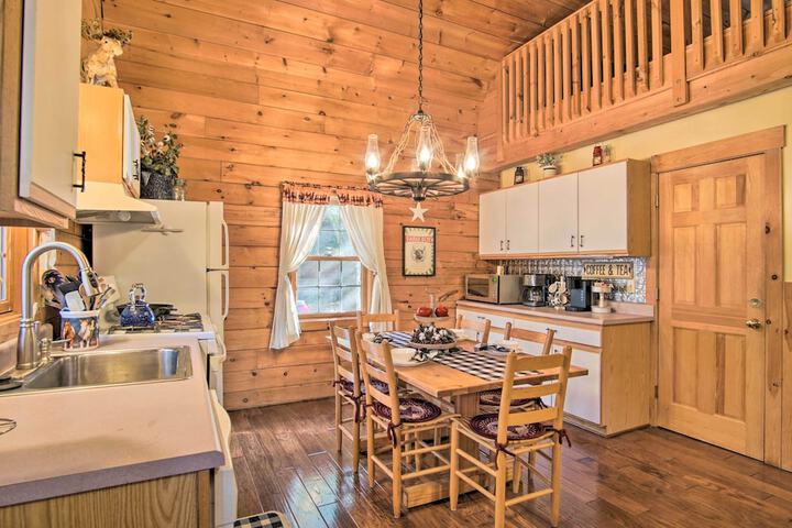 Rustic Rothbury Cabin w / Resort Amenity Access!