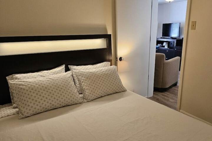 H & H Motor Lodge