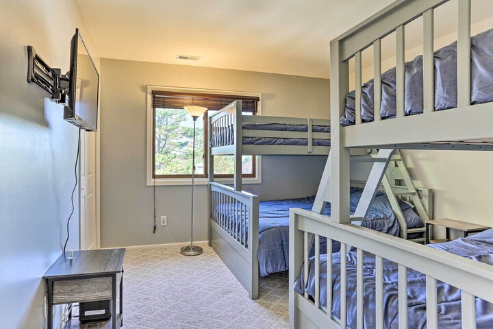 Gorgeous Vernon Township Condo w / Balcony!