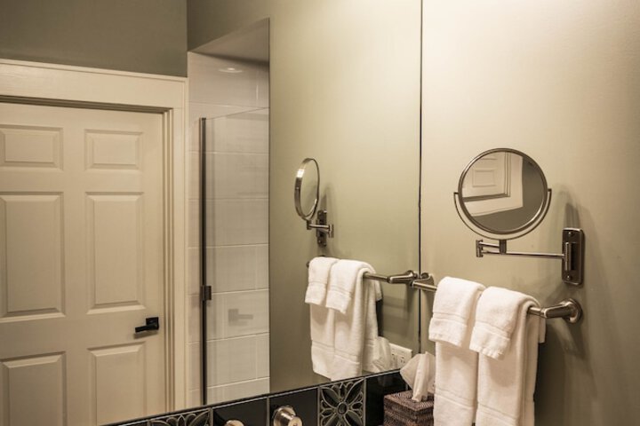 Room 303 of 335