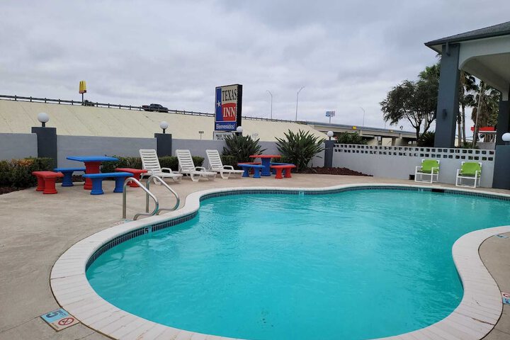 Pool 22 of 83