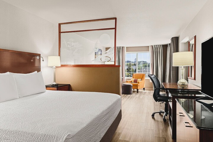 The Ashley Inn & Suites
