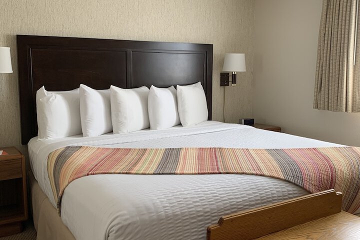 Coachman Inn & Suites