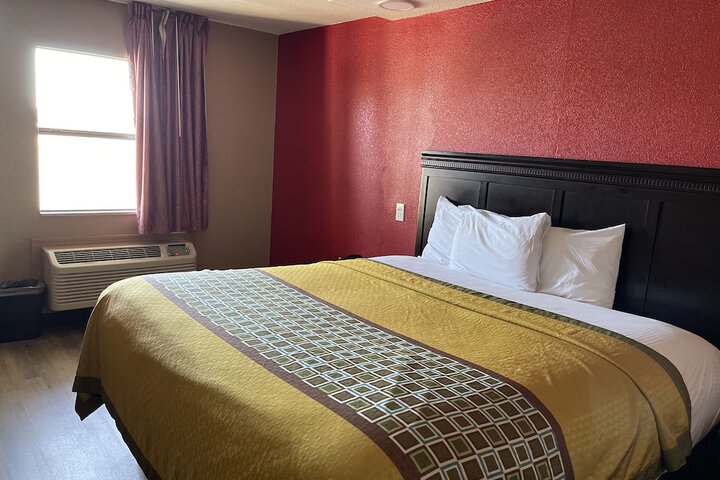 Room 18 of 32