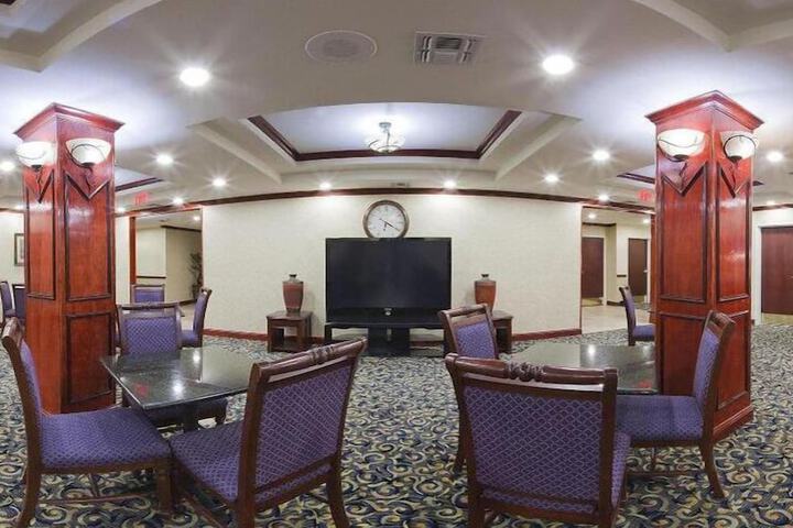 Holiday Inn Express & Suites Pampa by IHG