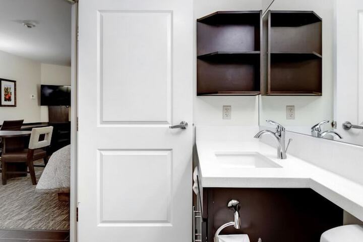 Room 16 of 28