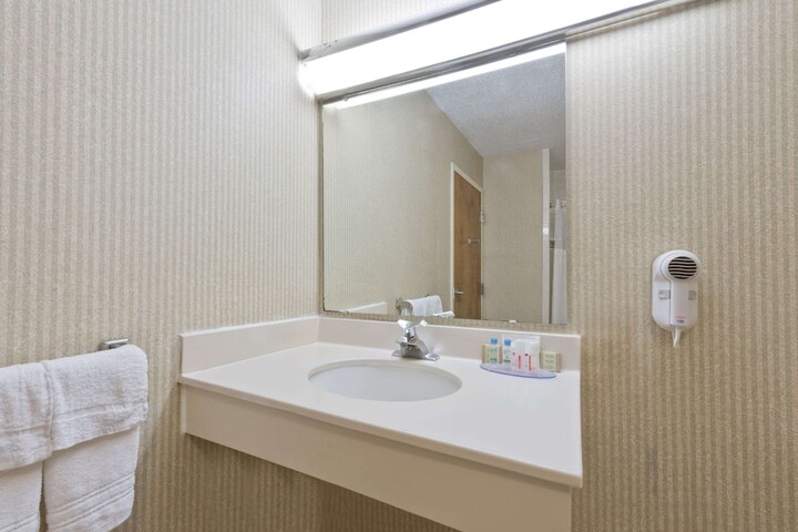 Room 12 of 24
