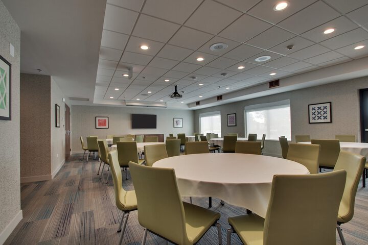 Holiday Inn Express & Suites Aurora - Naperville by IHG