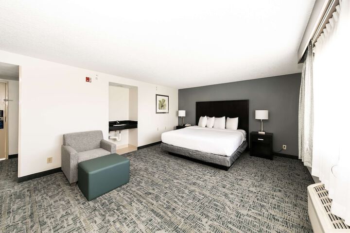 Room 27 of 43
