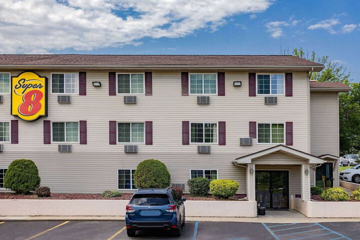 Hotel 4 of 15