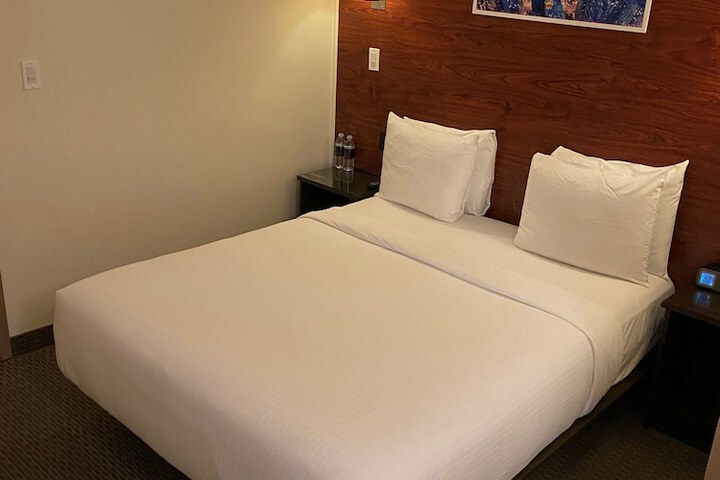 Room 17 of 37