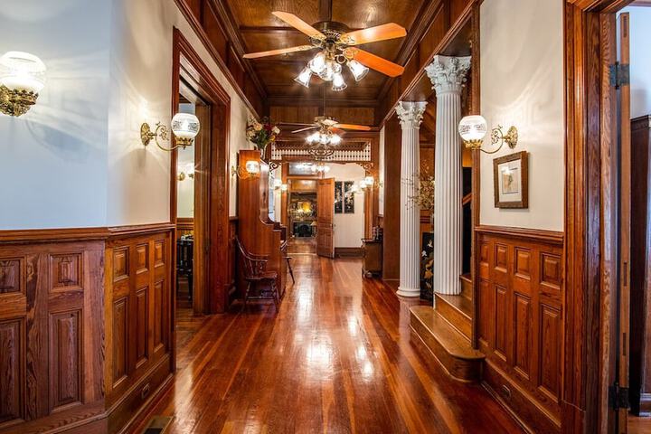 Ballroom/Hall 51 of 54
