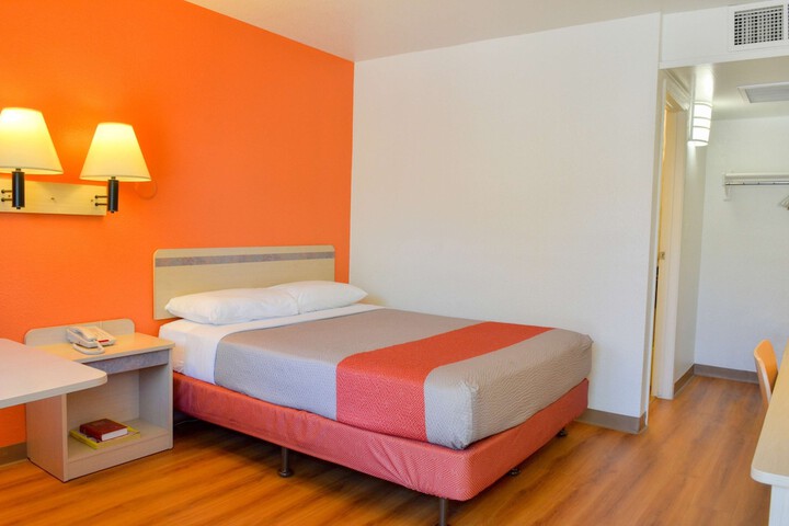 Room 15 of 34