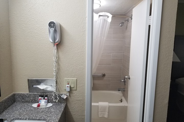 Baymont by Wyndham Lake City I-75