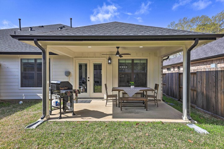 Well-appointed Montgomery Home w / Fenced Yard
